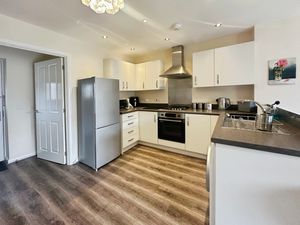 Kitchen- click for photo gallery